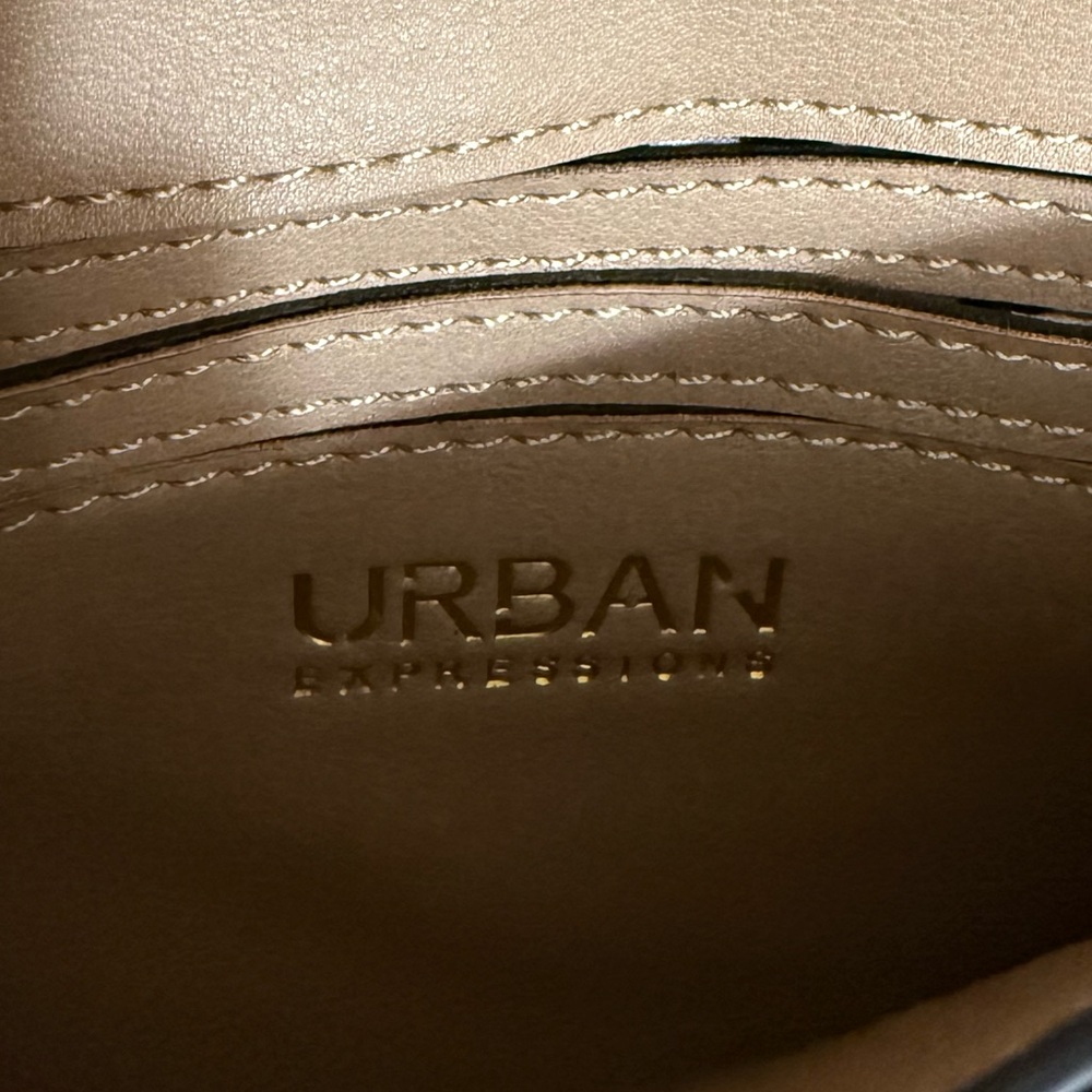 Elegant Beige Crossbody Bag - Picture 2 of 8